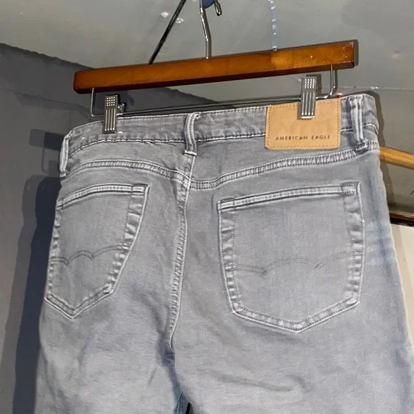 American Eagle Outfitters Men's Skinny Jeans in Light Gray Wash - Picture 4 of 4